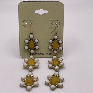 Floral Design Earrings/Yellow and White